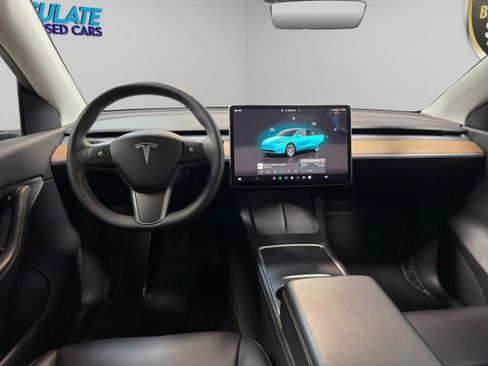 Used 2022 Tesla Model Y Long Range image 11