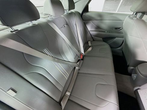 Used 2025 Hyundai Elantra SEL FWD image 27