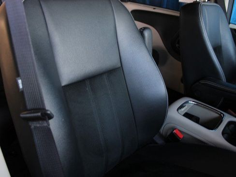 Used 2017 Dodge Grand Caravan SXT FWD image 7