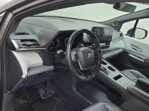 Used 2022 Toyota Sienna XSE AWD/4WD image 10