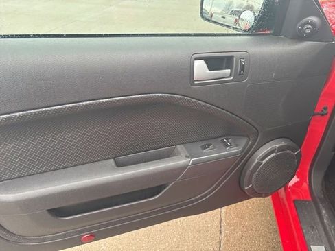 Used 2006 Ford Mustang Convertible image 10