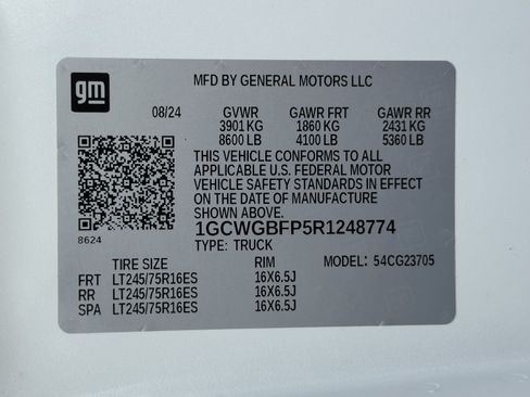 Used 2024 Chevrolet Express 2500 Extended w/ Driver Convenience Package RWD image 21