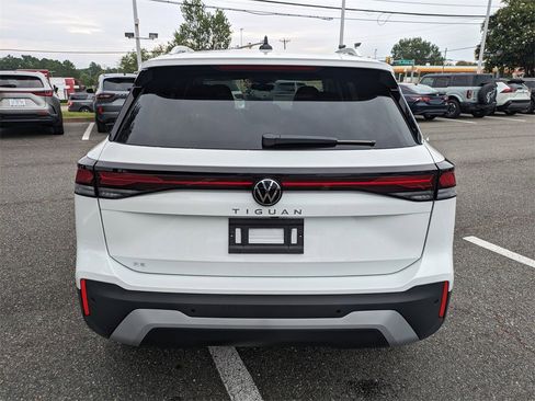 New 2025 Volkswagen Tiguan SE image 5