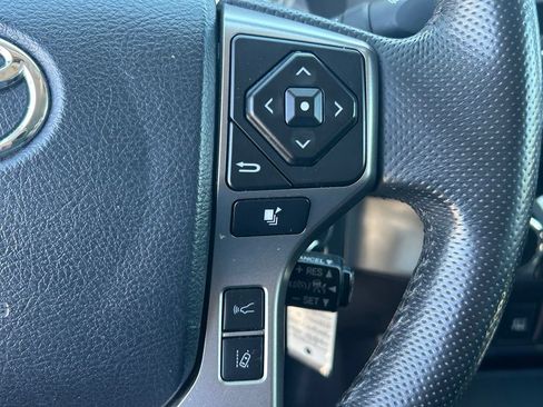 Used 2018 Toyota Tacoma SR5 AWD/4WD image 18