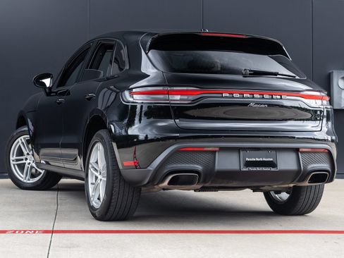 Certified 2024 Porsche Macan AWD/4WD image 3