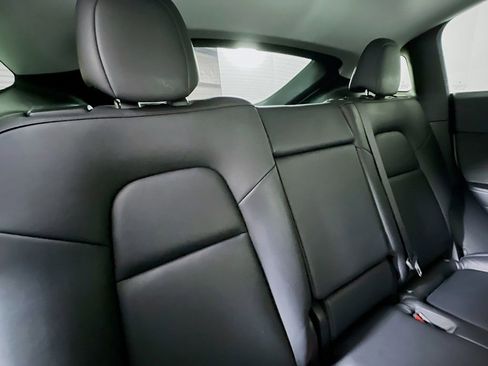 Used 2021 Tesla Model Y Long Range image 24