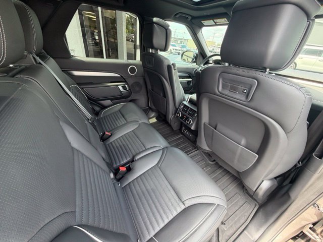 Used 2024 Land Rover Discovery Dynamic SE AWD/4WD image 27