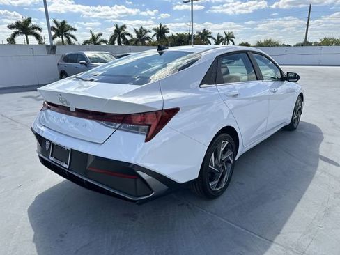 Used 2025 Hyundai Elantra SEL image 33