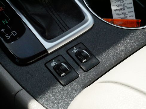 Used 2019 Toyota Highlander XLE AWD/4WD image 25