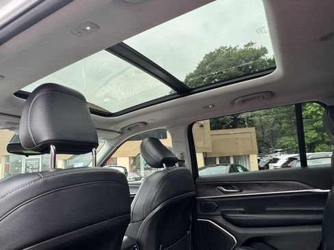 Used 2022 Jeep Grand Cherokee L Limited image 15