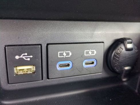 Used 2022 Toyota Highlander LE FWD image 23