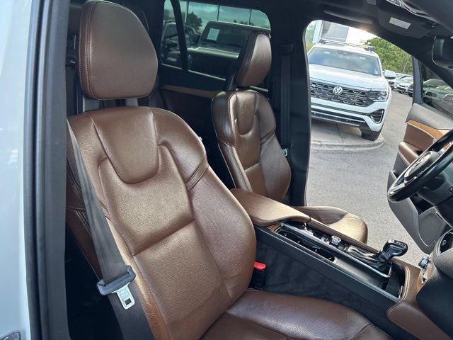 Used 2021 Volvo XC90 T6 Momentum w/ Advanced Package AWD/4WD image 39