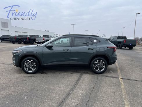 New 2026 Chevrolet Trax LT w/ LT Convenience Package FWD image 2