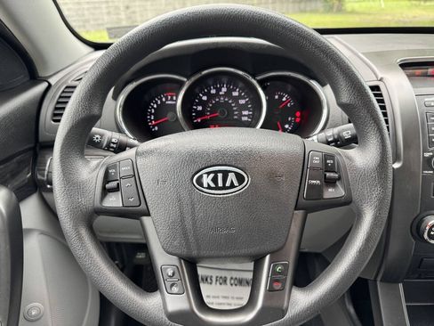 Used 2013 Kia Sorento LX w/ Convenience Pkg FWD image 16