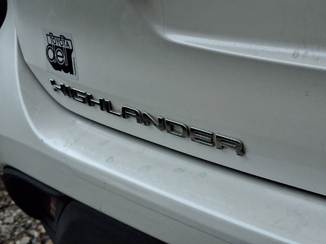 Used 2021 Toyota Highlander XLE AWD/4WD image 9