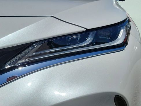Certified 2024 Toyota Venza XLE AWD/4WD image 24