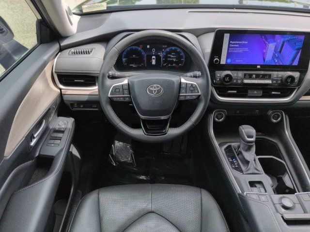 Used 2024 Toyota Grand Highlander FWD image 16