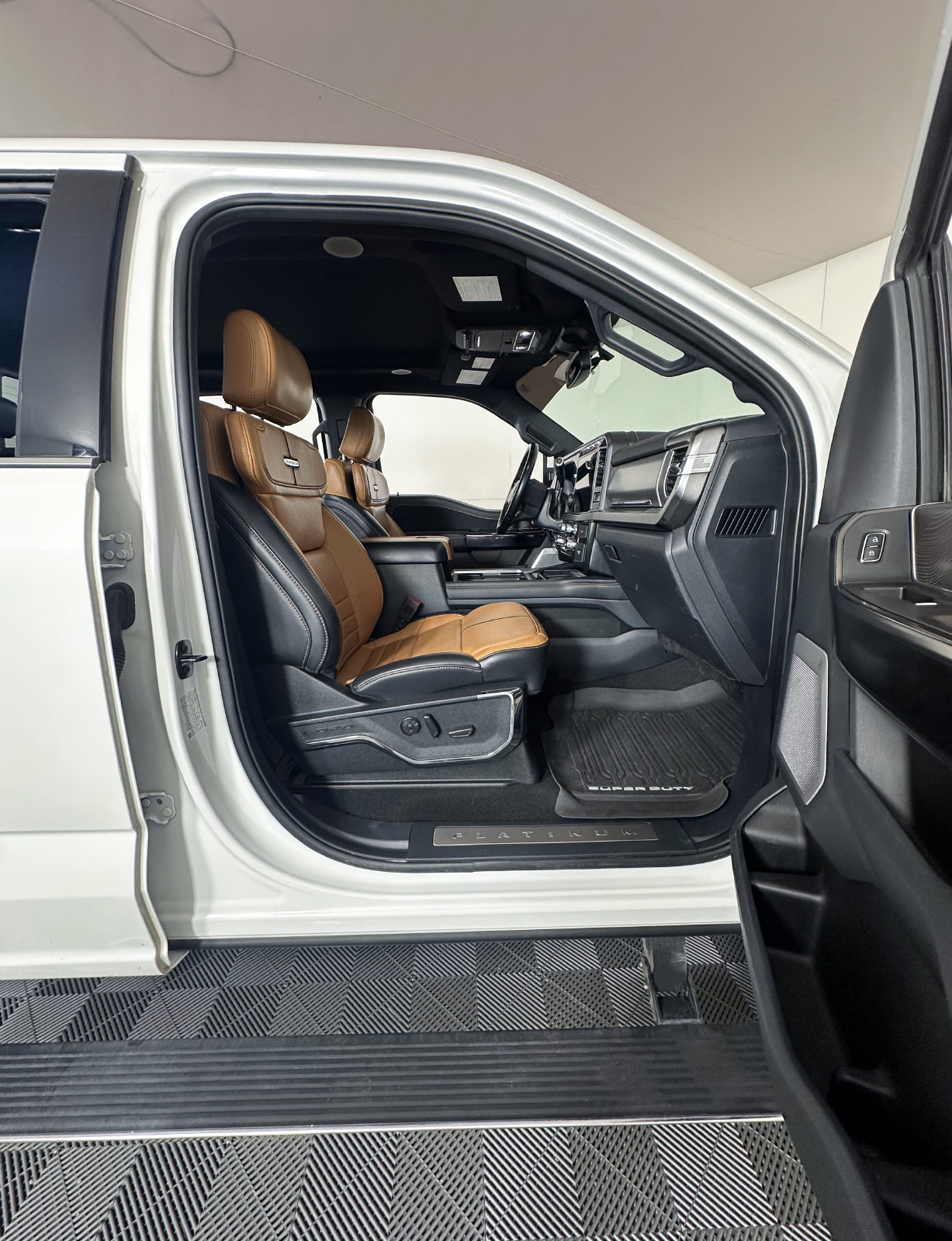 Used 2024 Ford F250 Platinum AWD/4WD image 5