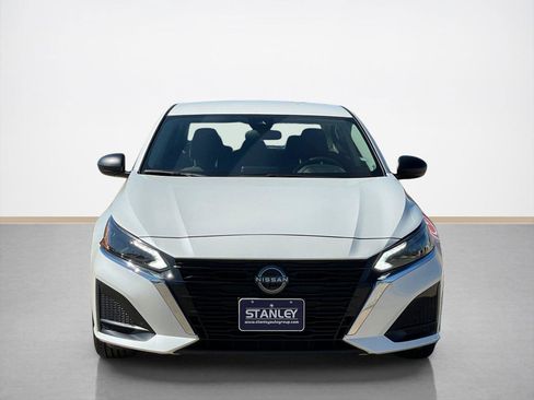 Used 2024 Nissan Altima 2.5 SV image 2