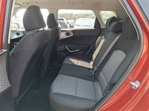Used 2023 Kia Soul LX image 10