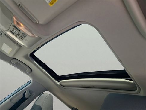 Used 2021 Toyota RAV4 XLE w/ Convenience Package image 27