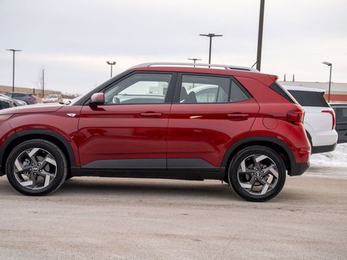 Certified 2025 Hyundai Venue SEL image 4