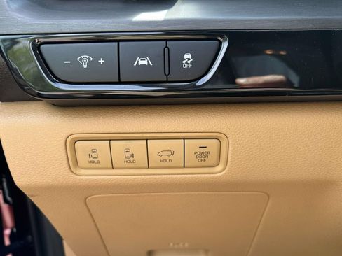 Used 2024 Kia Carnival EX FWD image 20