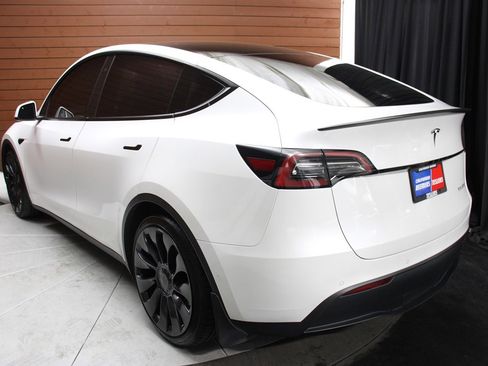 Used 2022 Tesla Model Y Performance image 11