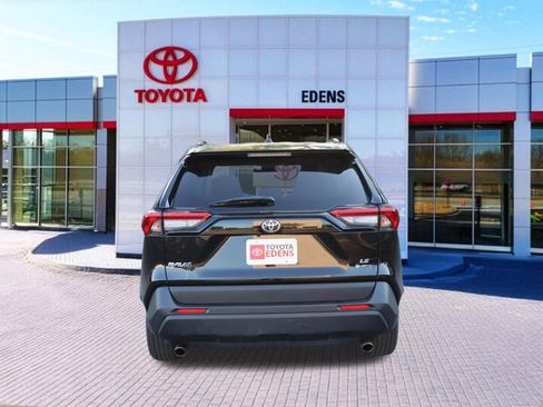 Used 2025 Toyota RAV4 LE AWD/4WD image 4