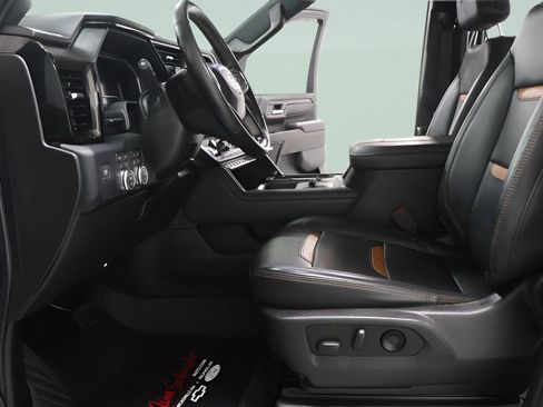 Used 2024 GMC Sierra 2500 AT4 w/ Technology Package AWD/4WD image 19