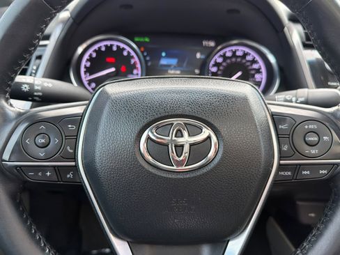 Used 2020 Toyota Camry XLE image 20