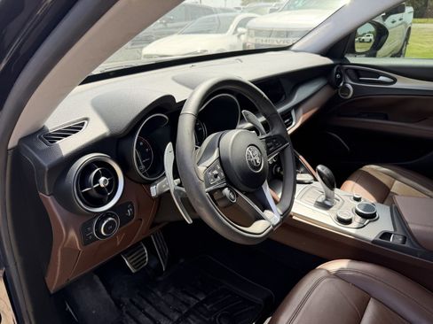 Used 2018 Alfa Romeo Stelvio Sport w/ Quick Order Package 22J Sport AWD/4WD image 7