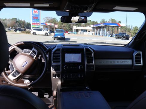 Used 2017 Ford F250 King Ranch w/ King Ranch Ultimate Package image 11