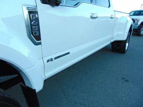 Used 2022 Ford F450 Limited w/ FX4 Off-Road Package image 76