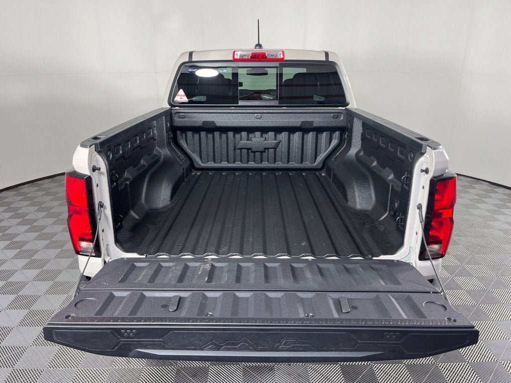 New 2026 Chevrolet Colorado ZR2 w/ Technology Package AWD/4WD image 11