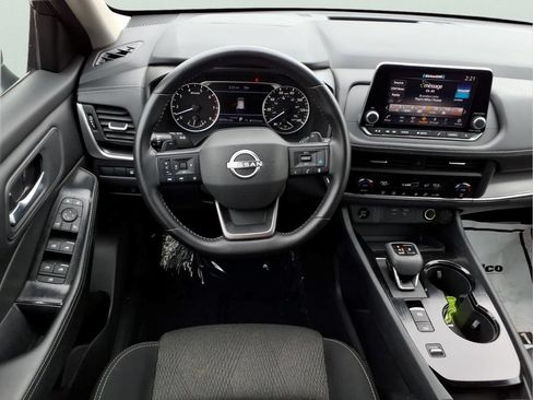 Used 2025 Nissan Rogue SV FWD image 9