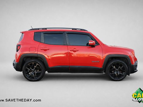 Used 2017 Jeep Renegade Altitude FWD image 9