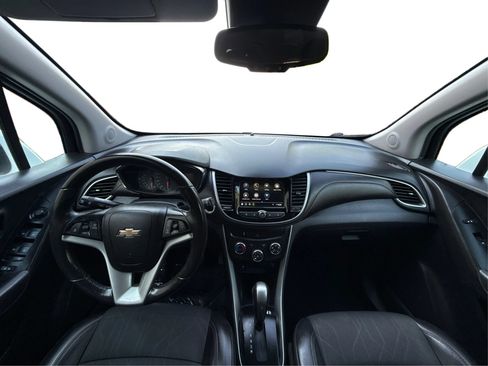 Used 2019 Chevrolet Trax LT w/ LT Convenience Package FWD image 23