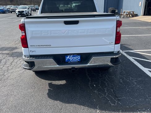 Used 2022 Chevrolet Silverado 1500 LT AWD/4WD image 5