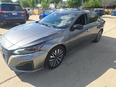 Used 2024 Nissan Altima 2.5 SV image 6