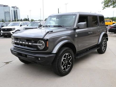 Used 2024 Ford Bronco Outer Banks AWD/4WD image 3