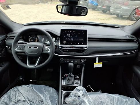 New 2026 Jeep Compass Latitude image 11