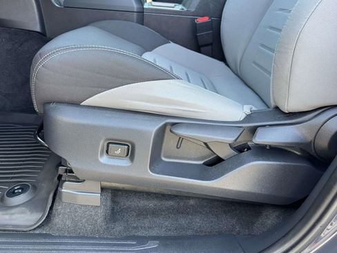 Used 2025 Toyota Tacoma TRD Sport image 19