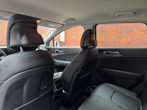 Used 2025 Kia Sportage EX FWD image 25