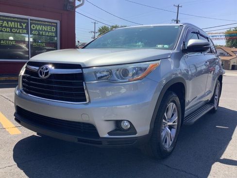 Used 2015 Toyota Highlander XLE AWD/4WD image 3