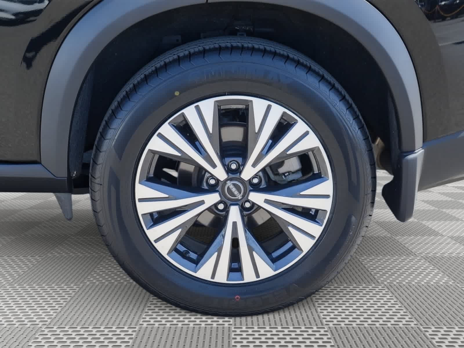 Used 2023 Nissan Rogue SV FWD image 12
