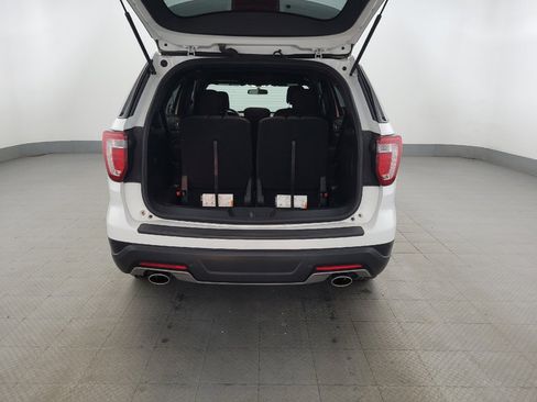 Used 2018 Ford Explorer XLT AWD/4WD image 29