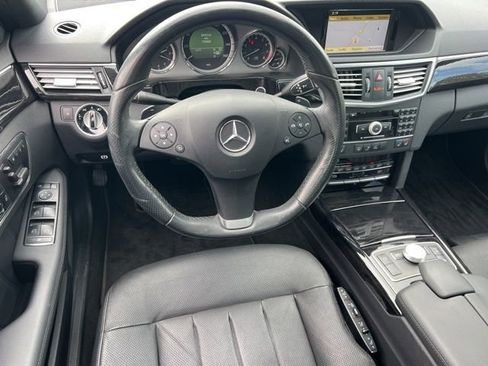 Used 2011 Mercedes-Benz E 550 Sedan image 40