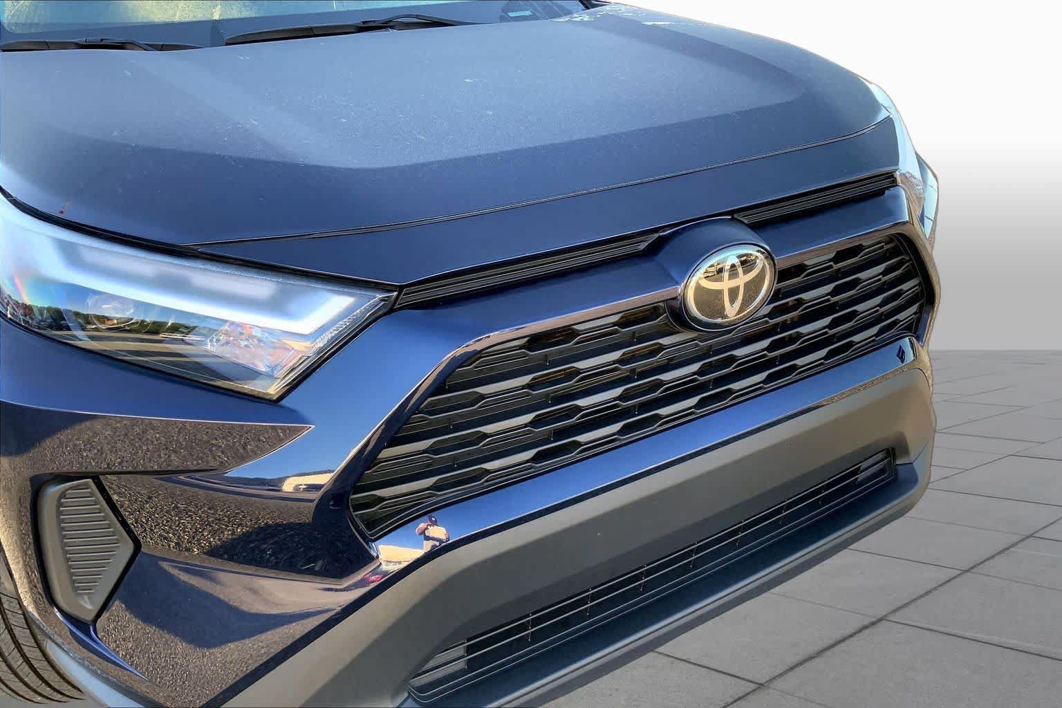 Used 2025 Toyota RAV4 XLE AWD/4WD image 27