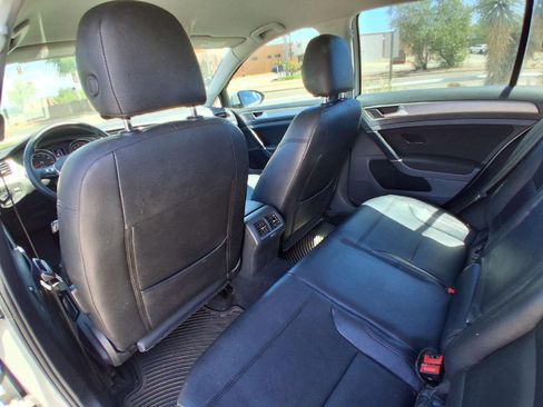 Used 2017 Volkswagen Golf SportWagen FWD image 18